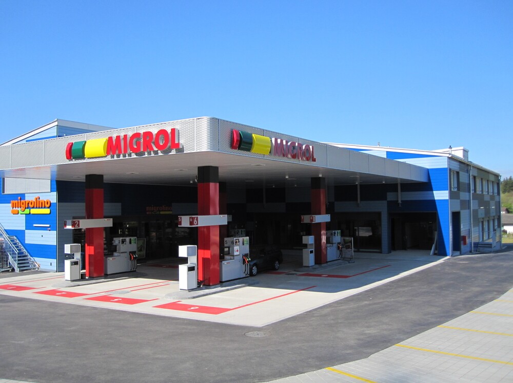 Othmarsingen Gesch&auml;ftshaus mit Tankstelle