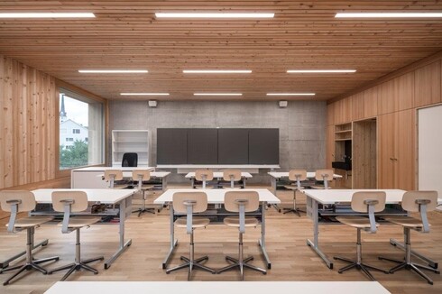 ERWEITERUNG SCHULANLAGE IGIS-klassenhaus-KLASSENRAUM 06