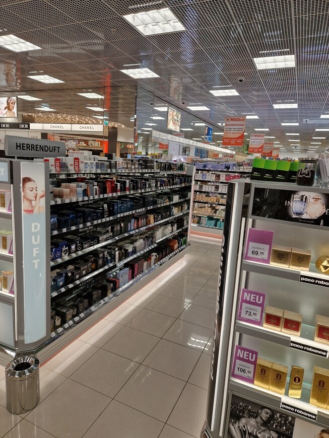 M&uuml;ller Shoppyland EKZ Regal