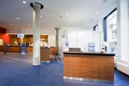 CreditSuisse'08BankSchalterhalle2